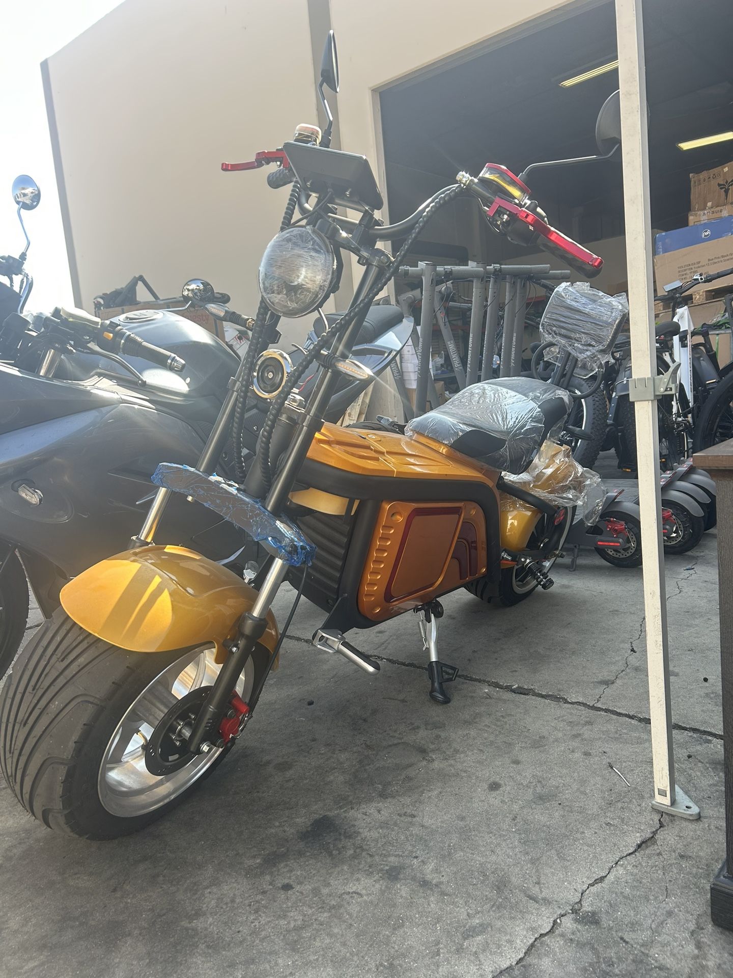Electric Motor Cycle 2000w 40mph yellow