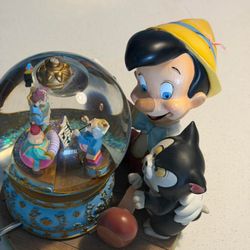 Vintage Disney Pinocchio Music Box Snow Globe w Figaro Cat