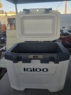 Igloo chest cooler
