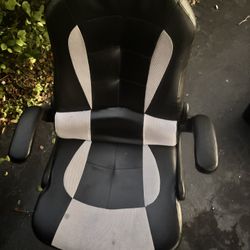 Gaming Chair – Black & White Racing Style (Comfortable & Sturdy)