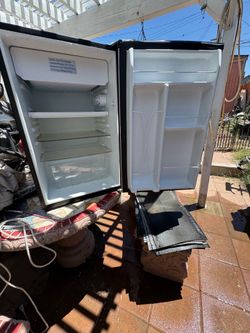 Whirlpool small refrigerator. 4.3. Cu ft