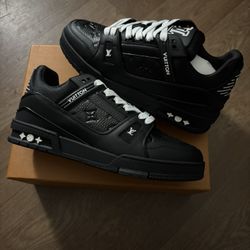 All black LV trainer shoes