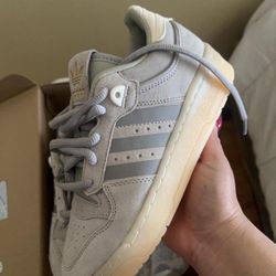 Adidas Rivalry Low Size 4 Youth 