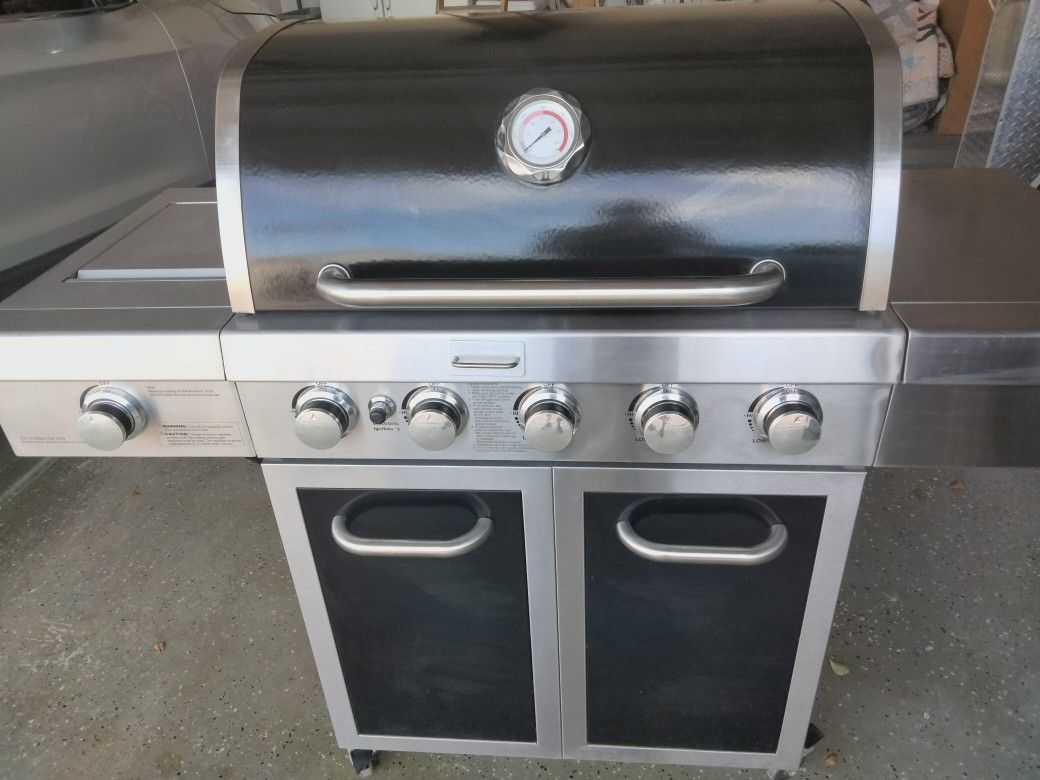 Member's Mark Pro Series 5 burner gas grill