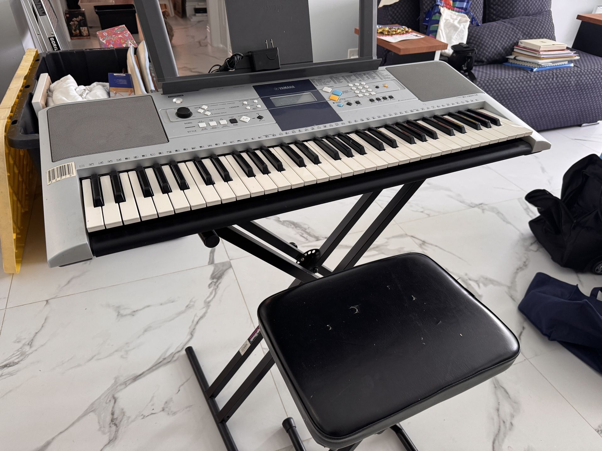 Yamaha PSR-E323 Keyboard, Silver, 61 Keys