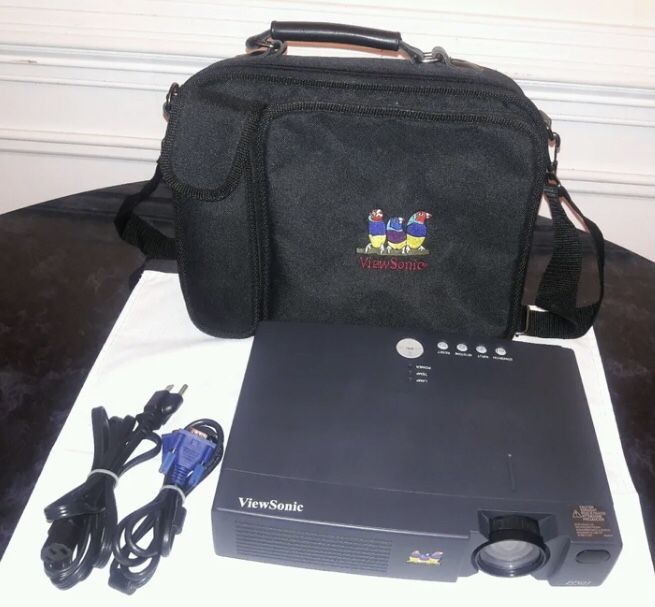 ViewSonic PJ501 3 Panel LCD Digital Multimedia Projector VPROJ25048-1W 90 H Lamp
