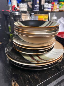 2000’s HomeTrends Jazz Plate and Bowl Set