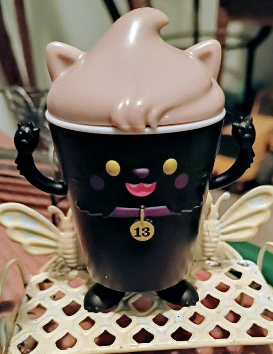 Wendy's Frosty Fright Purrma Frost Figure