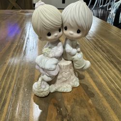 Precious Moments Figurine Love One Another Couple On A Stump