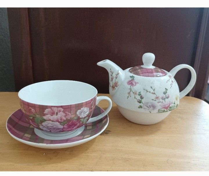 Home Decor Item- VINTAGE Katie Alice Teapot And Cup/Saucer