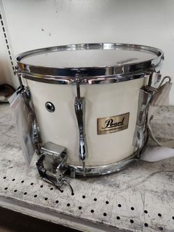 Pearl snare drum