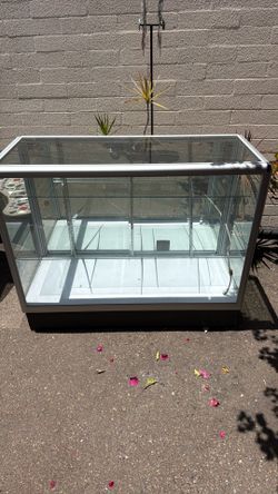 Modern lighted display case.