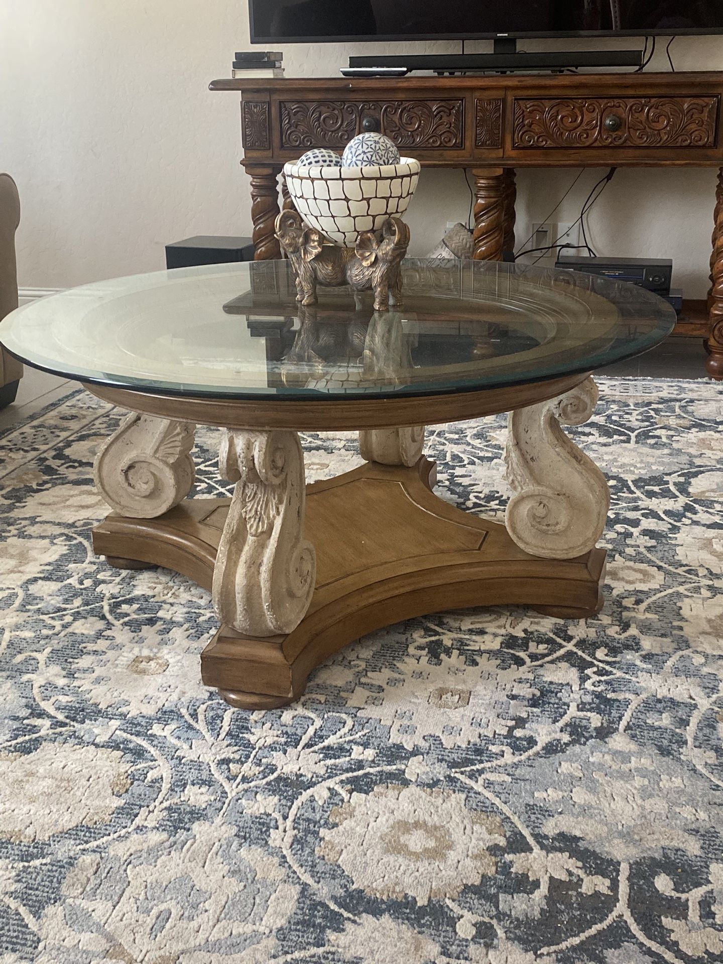 46” Round Thomasville Coffee Table.