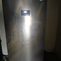Stand Upright Deep Freezer 