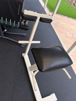 Back extension machine