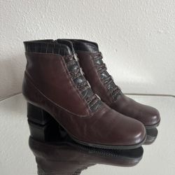 LONDON FOG Vintage 90s Brown Black Leather Sibelen Western Victorian Ankle Boots