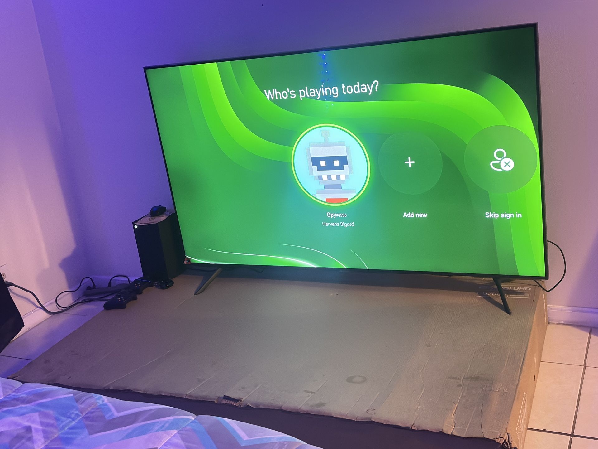 Samsung - 75” Class DU6900 Series Crystal UHD 4K Smart Tizen TV (2024)