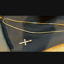 Gld Shop Chain And Cross Pendant 