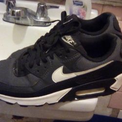 Sz 8 In Men's Air Maxes