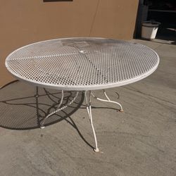 Vintage White Metal Patio Table 47” Round – Outdoor Garden Table