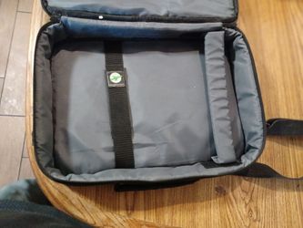 Swiss Gear Carrying Case Any Laptop Up To 17 Inches & A Dual Fan To Keep Your Laptop Cool & Running At A Great Speed