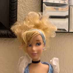 Disney Cinderella Doll Flexable Arms and Hands 