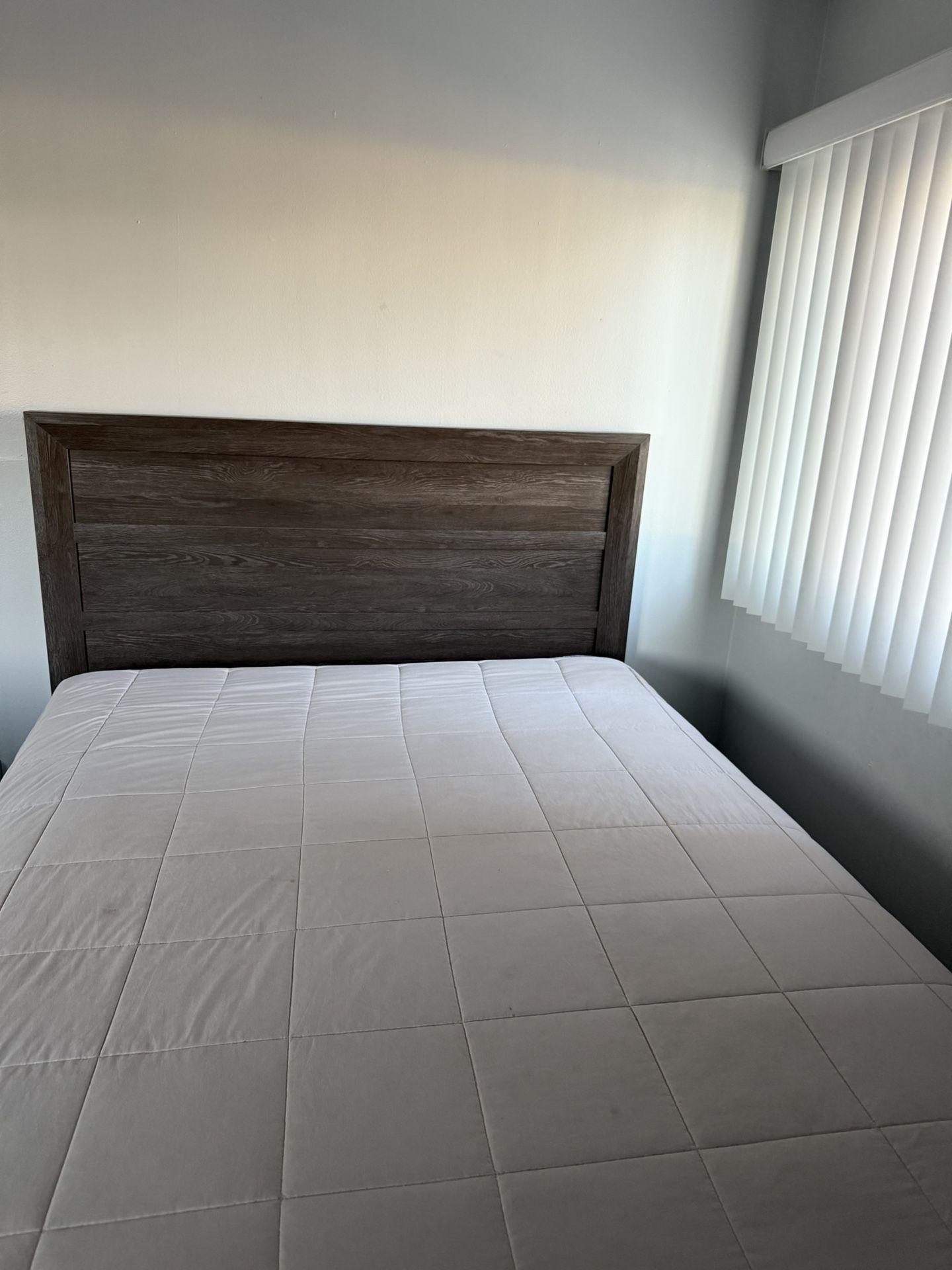 Set Of Queens Bedroom