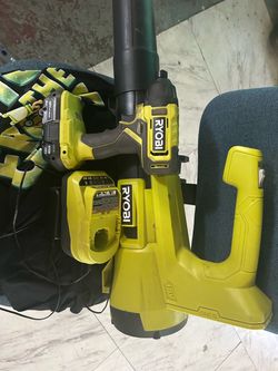 Ryobi blower and impact drill w 1 battery and charger