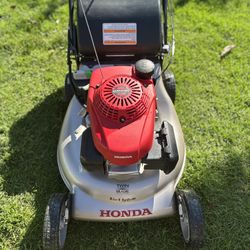 Lawnmower Honda HRR216 Gas Lawn Mower Self Propelled