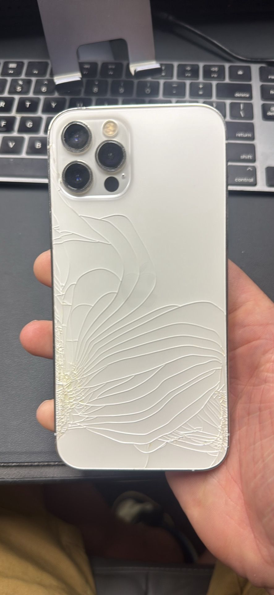 iPhone 12 Pro – 128 GB – White (Unlocked) – Cracked Back Glass