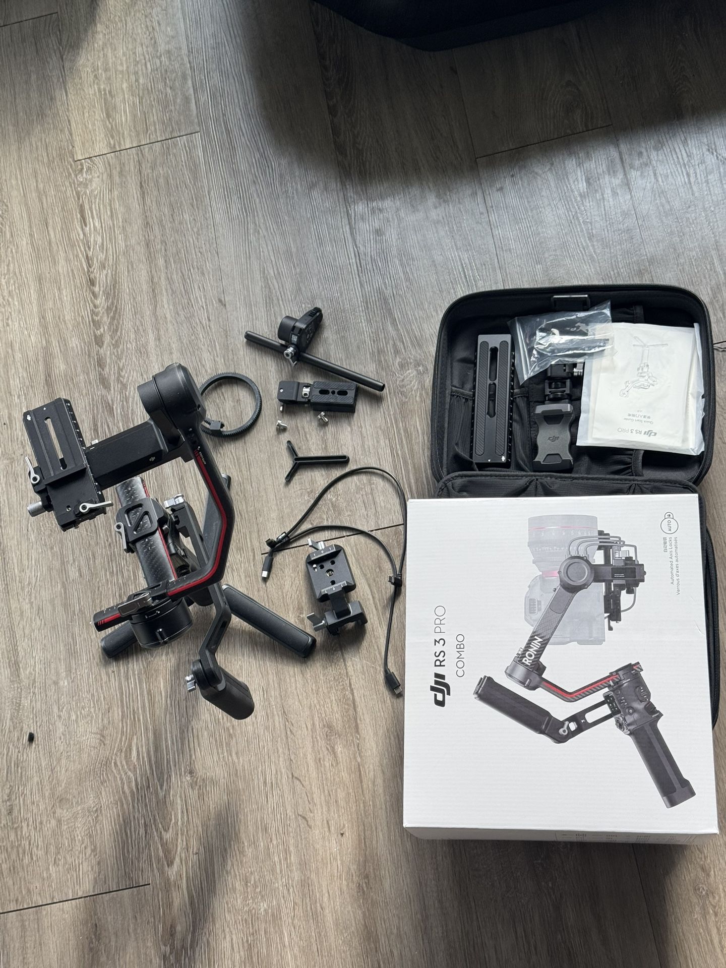 DJI RS 3 Pro Combo, 3-Axis Gimbal Stabilizer