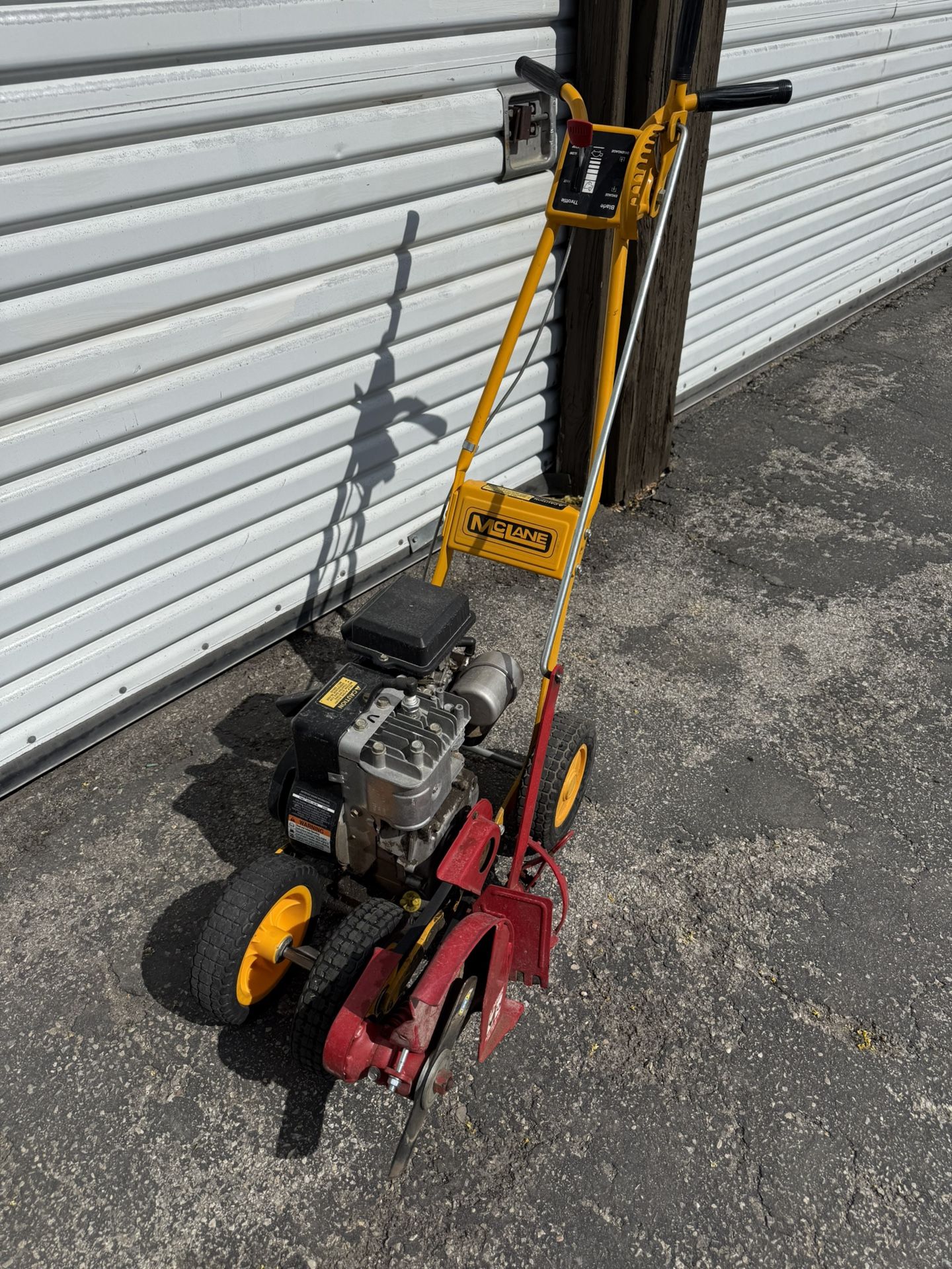 McLane Edger 3.5 HP Briggs & Stratton 