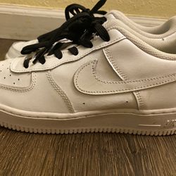 White Air Force 1s Nike(black Laces)