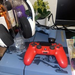Ps4 with 2 working controllers and wireless headphone
