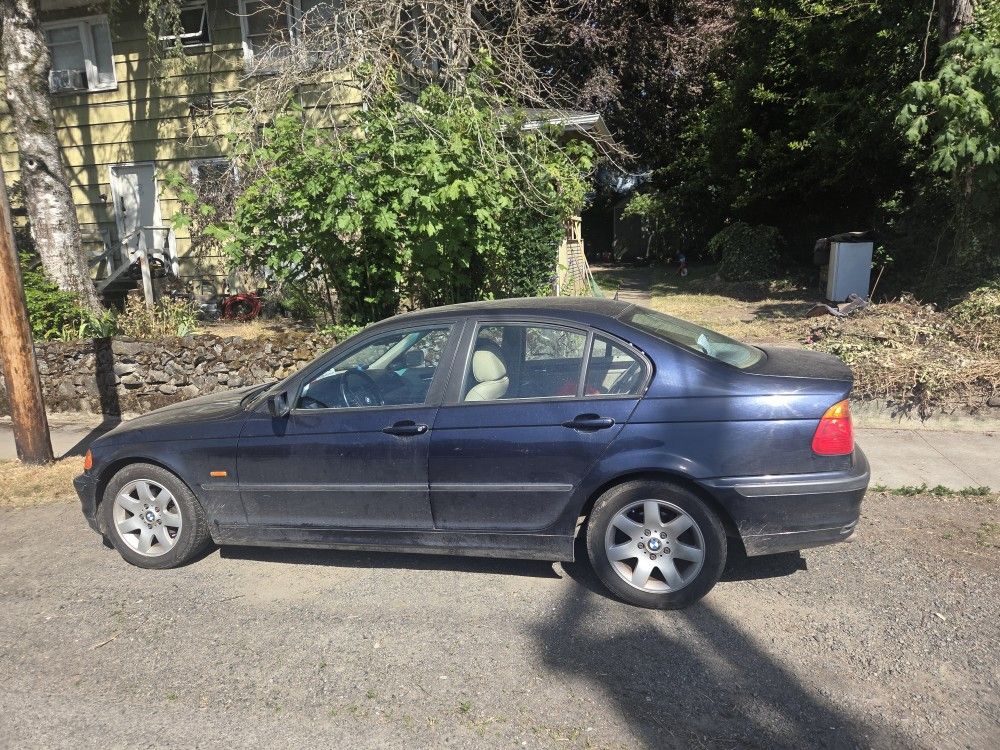 2000 BMW 323i