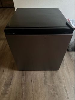 Hisense Mini Room Fridge Cooler