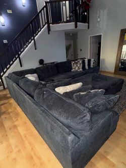 Large Sectional Rearrangable couch w/ ottoman