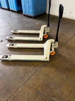 Pallet jacks