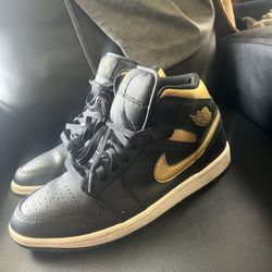Hurry Hurry Black Metallic Gold, Nike Air Jordan Ones Size 8.5!!