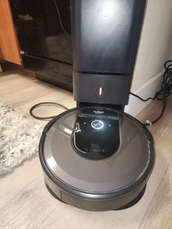 iRobot Roomba Robot Vacuum with Auto-Empty Base