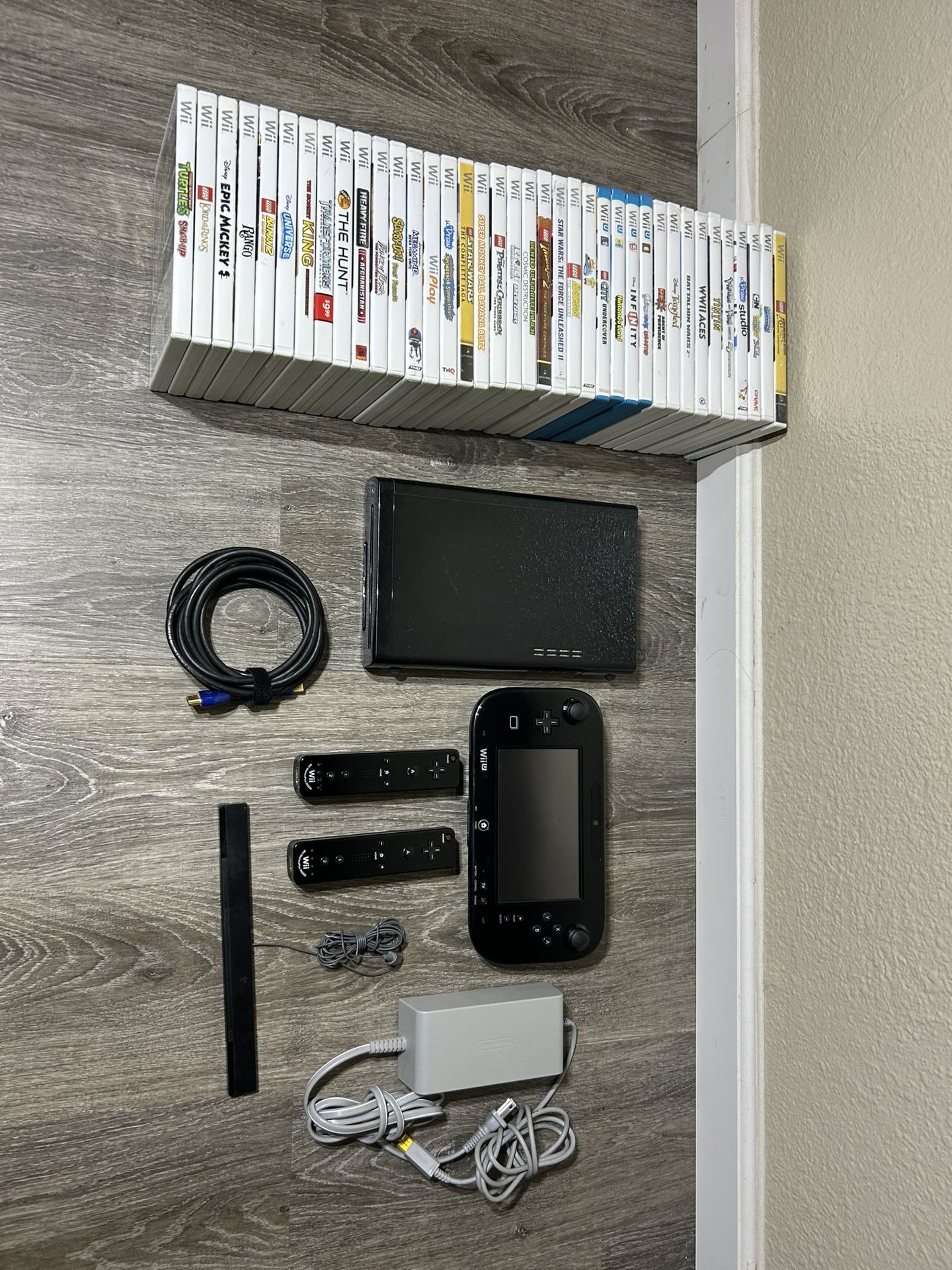 Wii U w/ 40 games, console, 2 remotes, HDMI, charging dock,