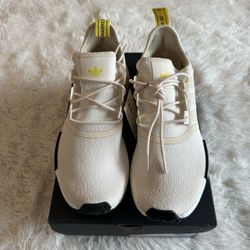 BNIB Adidas Women’s NMD size 10 Being Color 