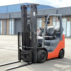 Forklift Toyota LPG 4,000 lb Capacity 