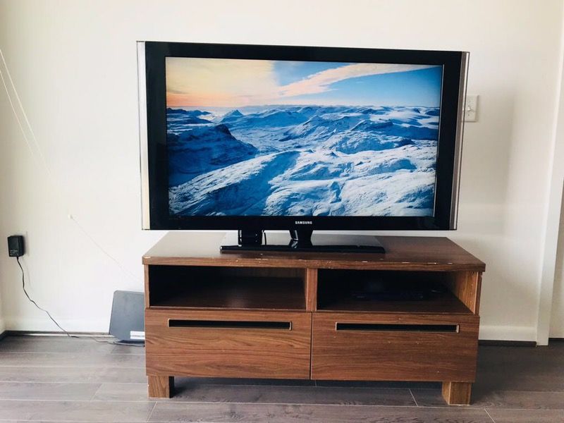 Samsung 52 tv with stand