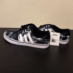 Men’s Adidas Seeley Shoes - Size US 9 - New