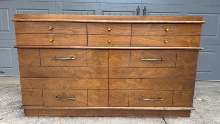 Mid Century Dixie Furniture Solid Walnut Italian Neoclassical Tuscan Style Triple Row 7 Drawer Dresser