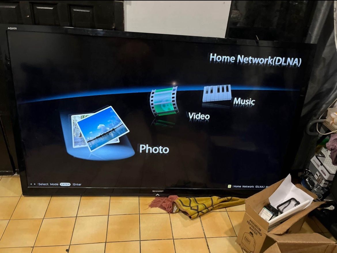 TV: 80″ [Brand: SHARP] Works Great//Wi-Fi + Smart TV |CAN BE TESTED <ONLY $250 FIRM>