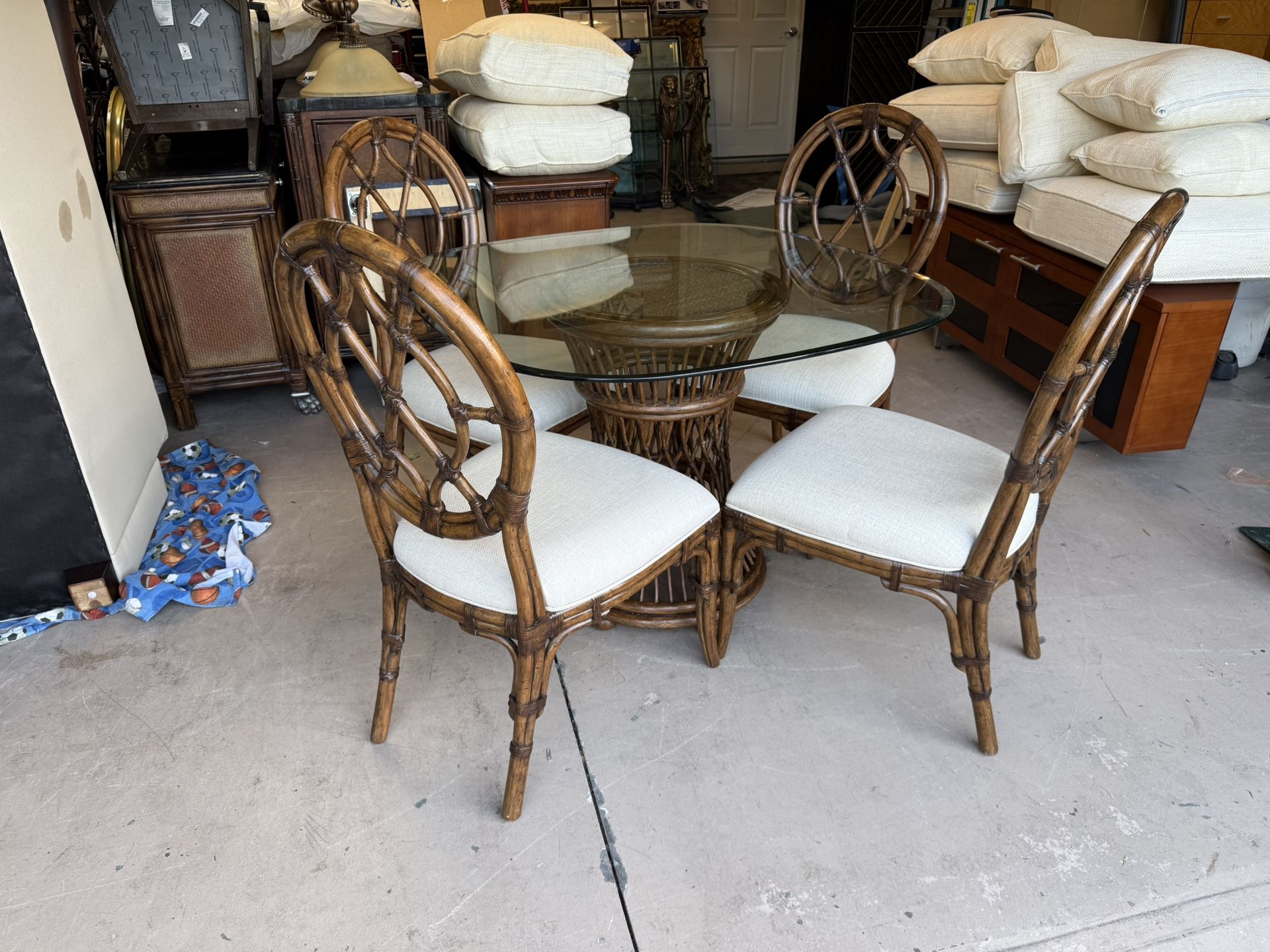 Tommy Bahama Home Bali Hai Aruba Dining Table With 4 Bali Hai Cedar Key Oval Back Side Chair with 42” Glass top