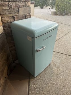 Galanz Retro Mini Fridge
