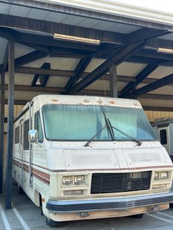 PACE ARROW R V Motor Home 1985
